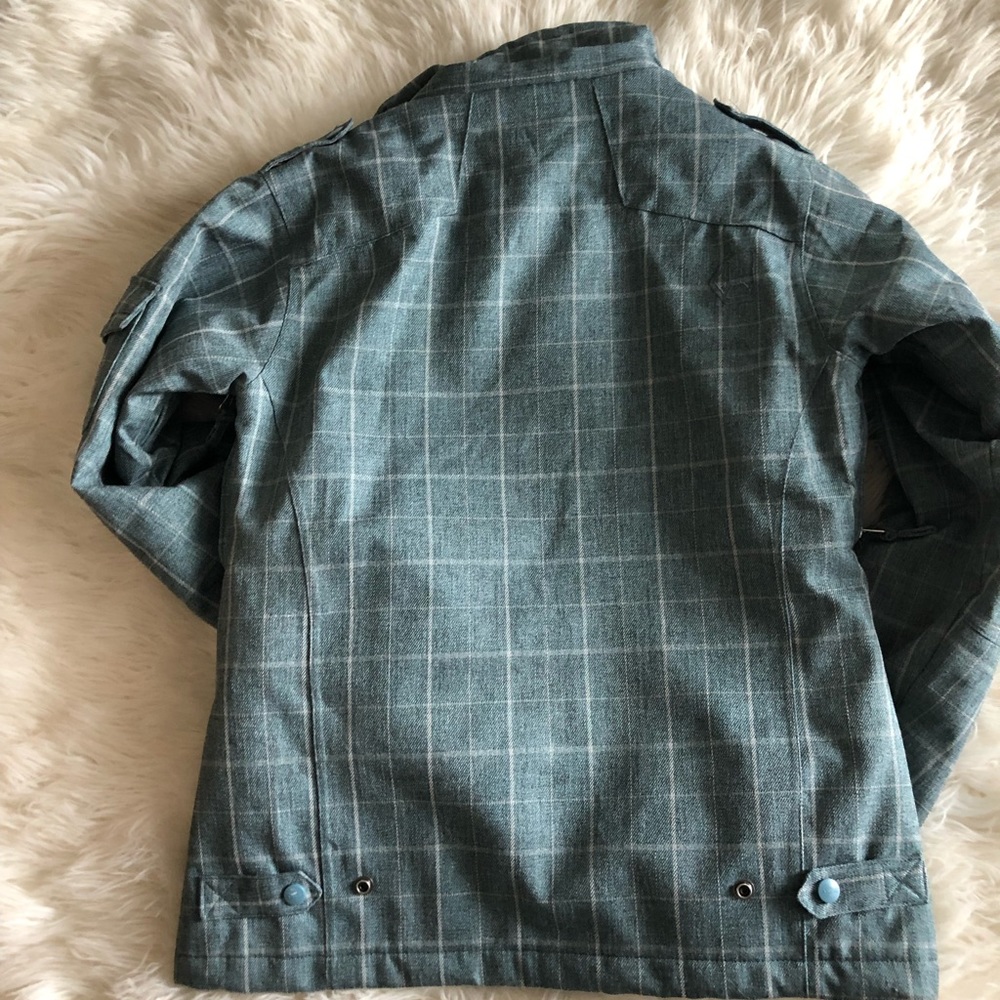 Liquid snowboarding jacket